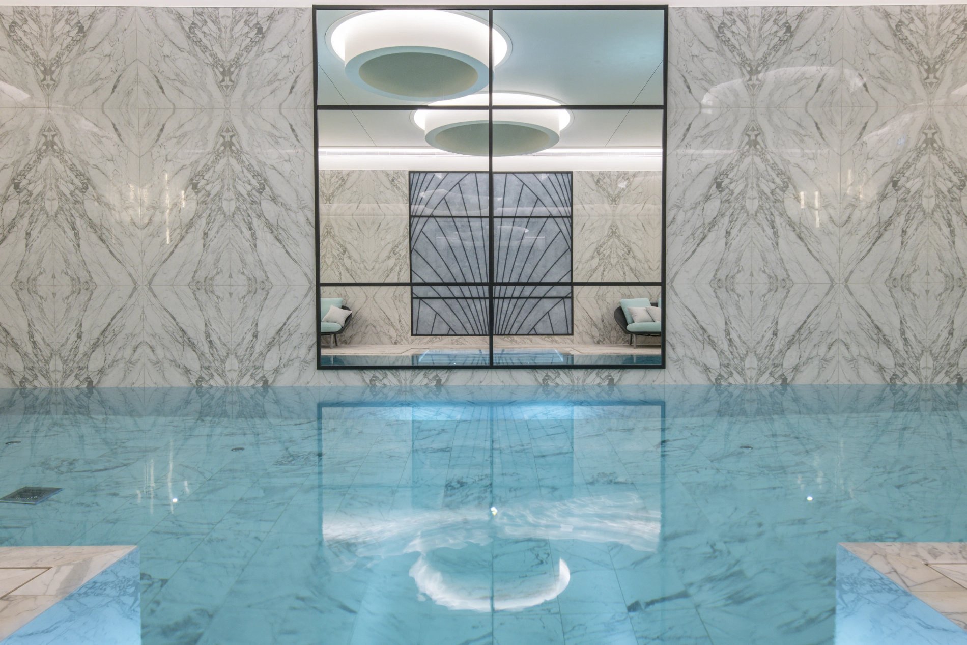 Maison Albar - Le Victoria | Indoor pool with mirror and marble