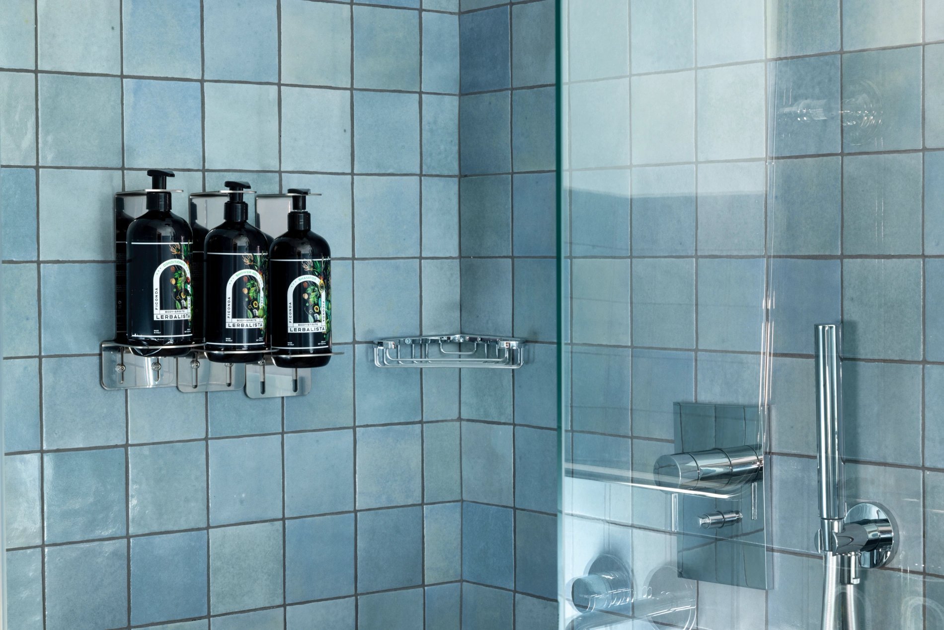 Hotel Ginette à la Folie Classic Room Bathroom