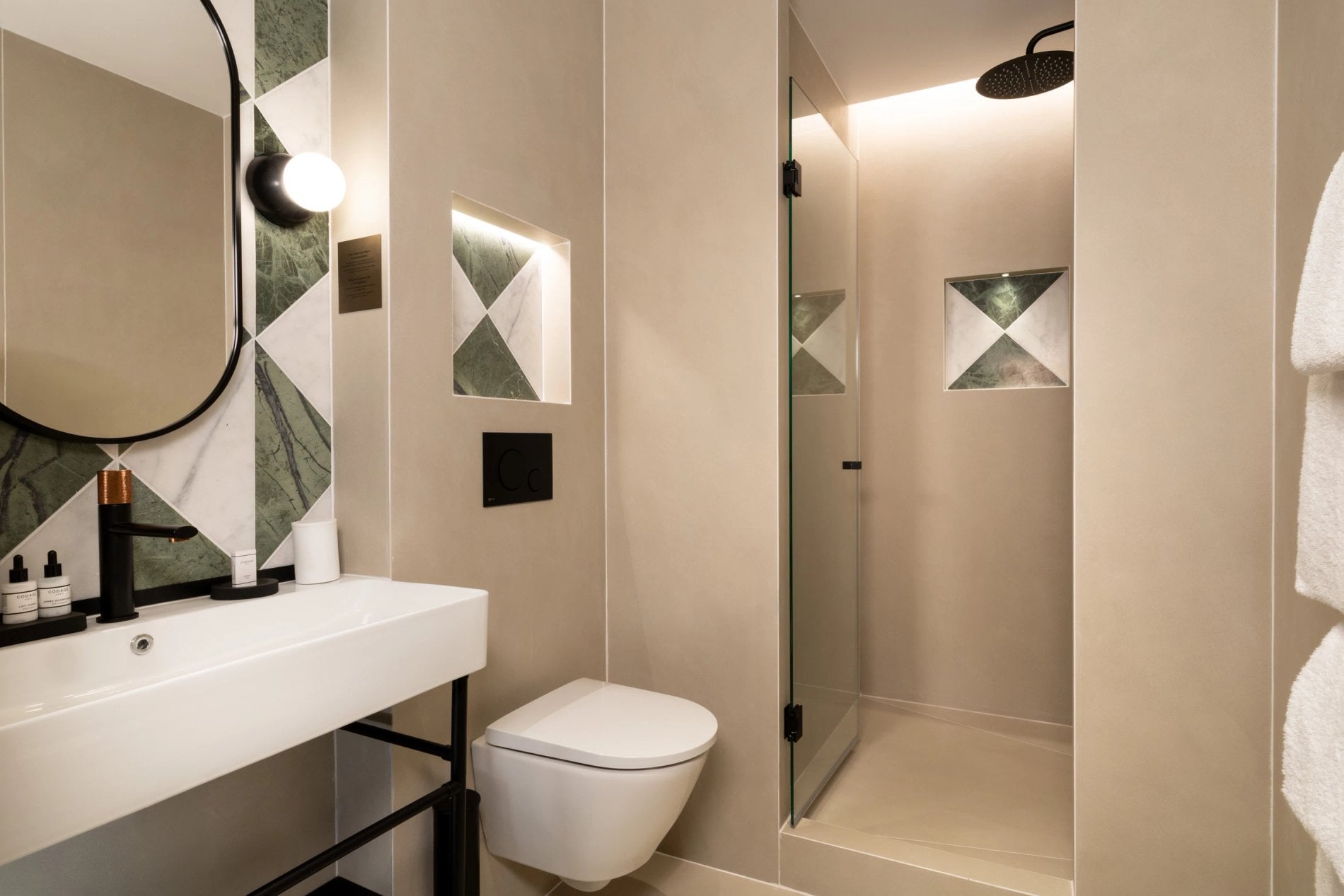 f393757e-d6f8-442e-95b0-f9c6ae27dfe3