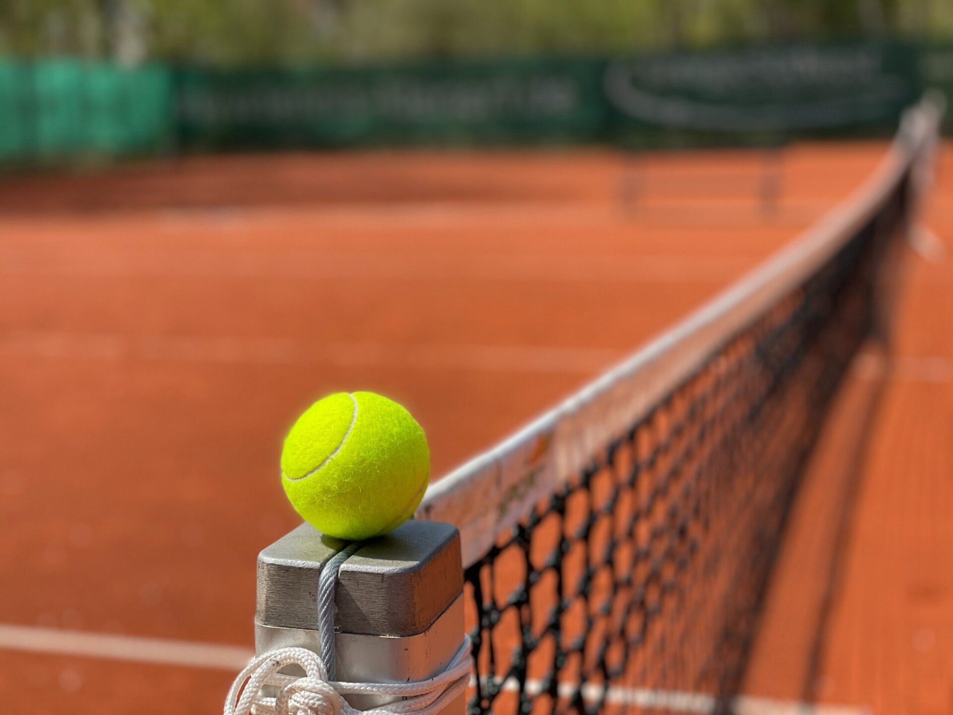 Hotel Les Trésoms | Terrains de tennis pour des moments de loisirs et de sport avec une vue imprenable sur les paysages d'Annecy.