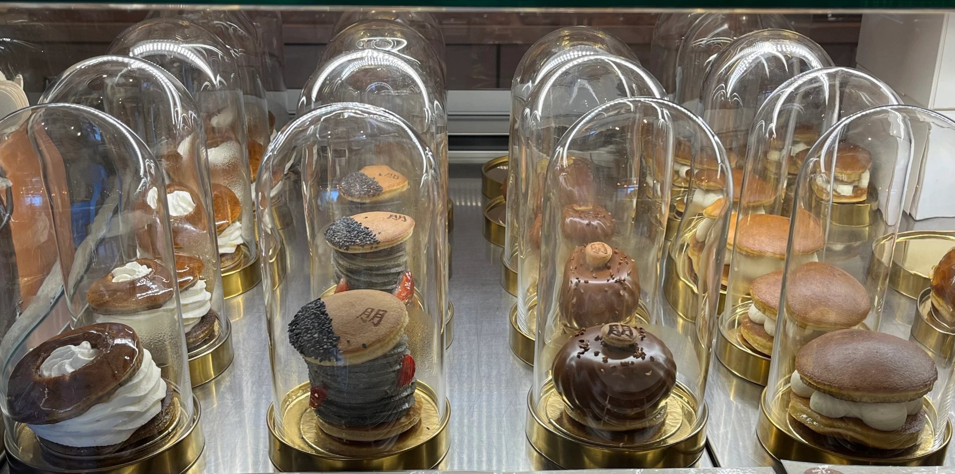 Patisseries Tomo, rue Chabanais, près de l'hôtel Gramont