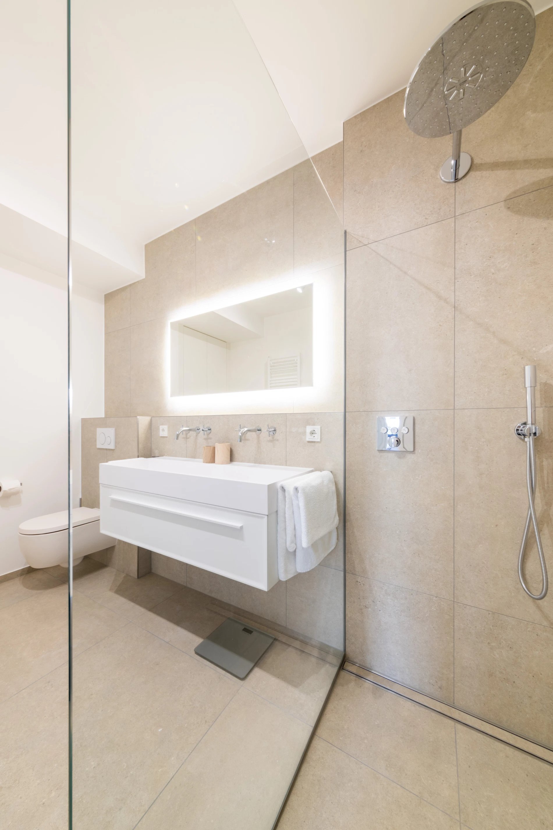 f6cb4b3c-e6c6-4ba4-9965-419f8ef87023