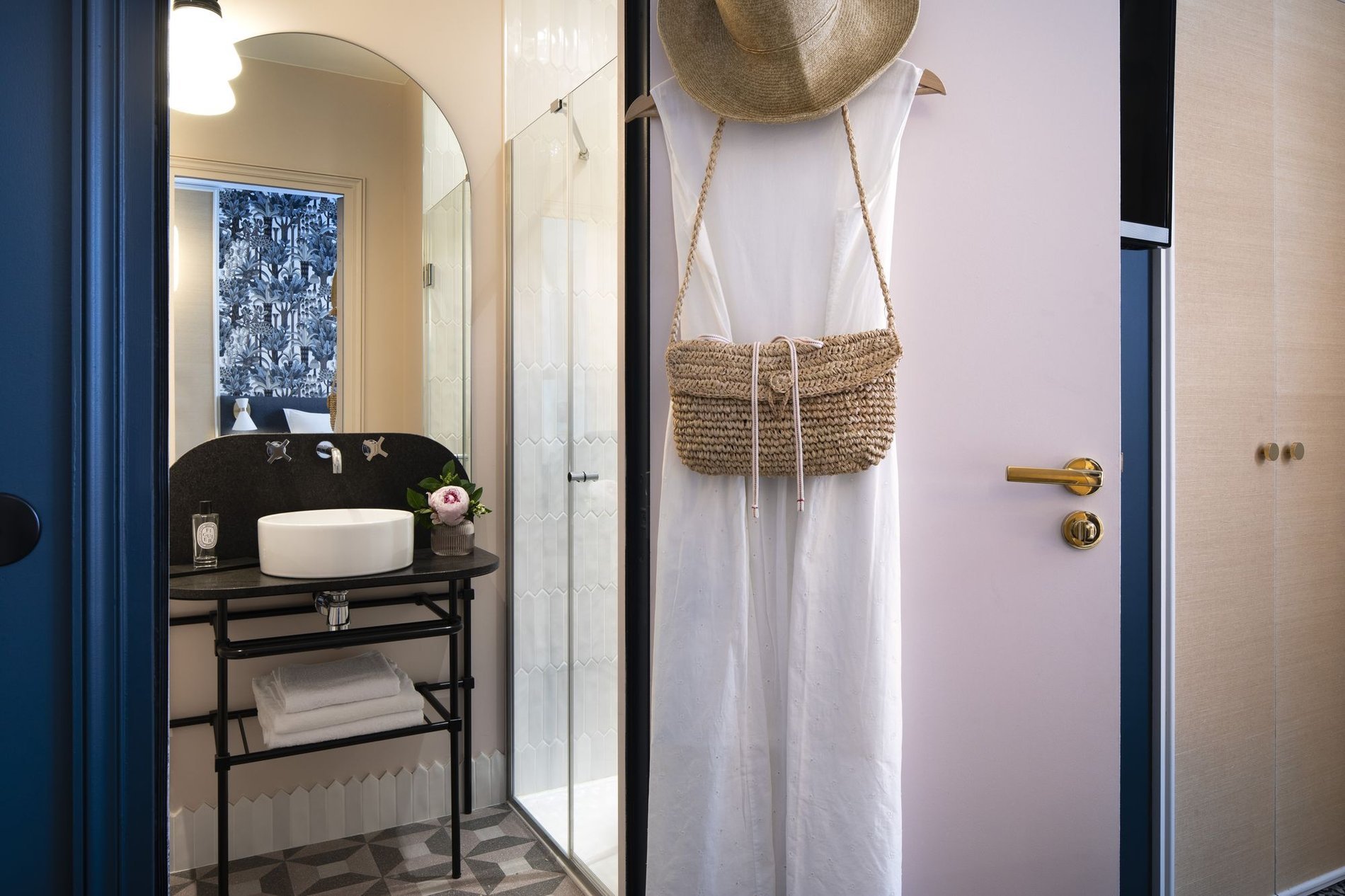 Badezimmer eines Classic-Zimmers im Hôtel Gramont Paris