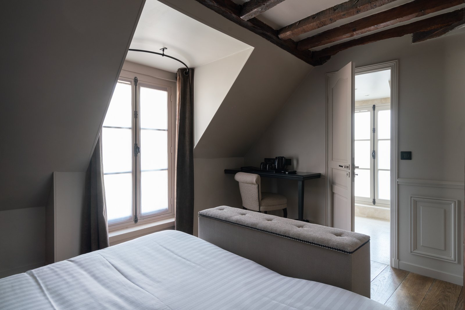 deluxe room - charming hotel paris center - hotel saint louis en l'isle