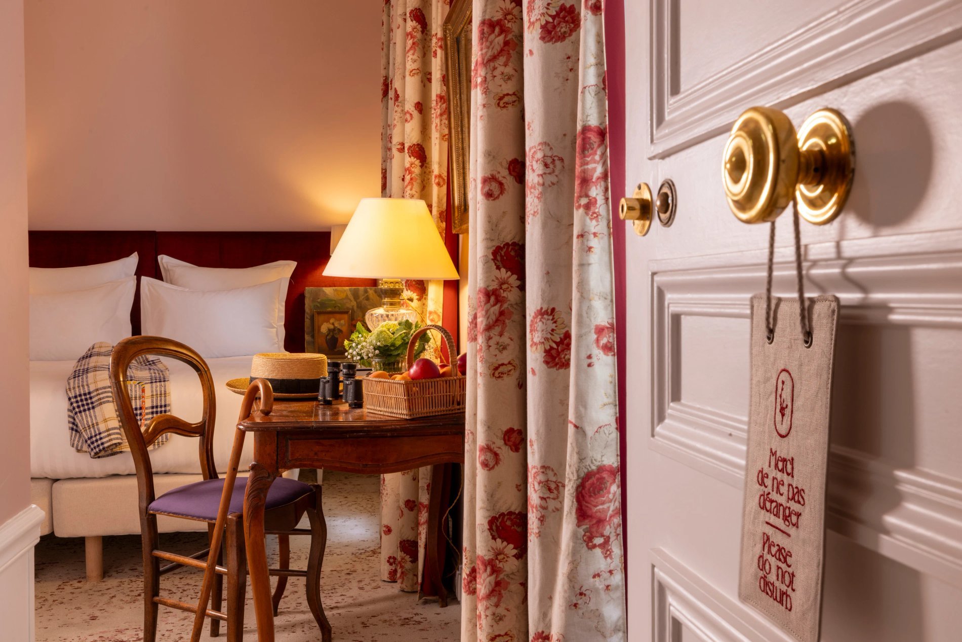 Hôtel Le Saint-Grégoire Classic Room Desk