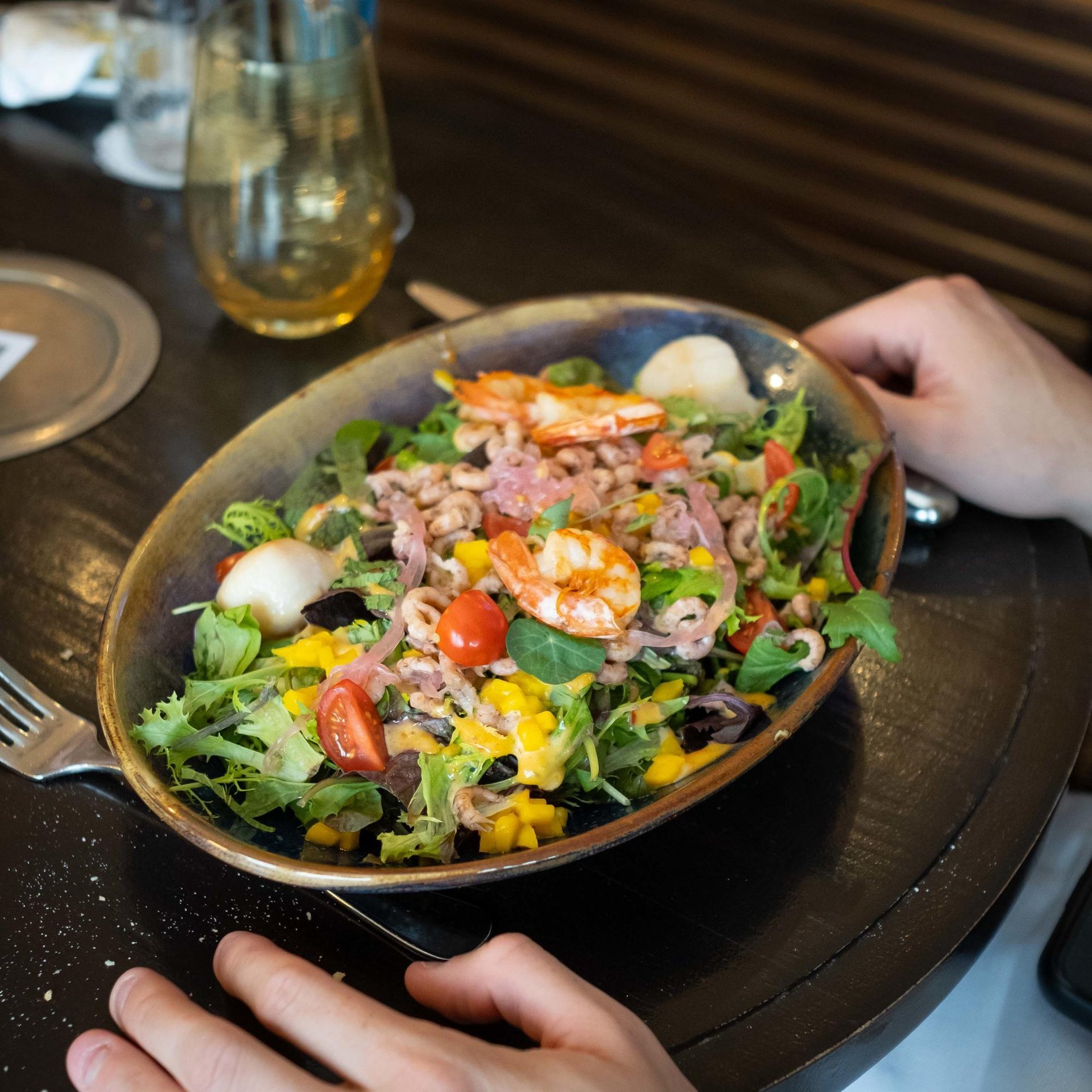 Délicieuse salade colorée servie au restaurant Genval les Bains