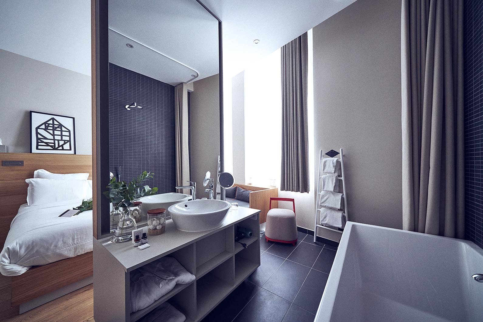 Nô Room, the hotel's signature 25 m² room with open-plan bathroom equipped with bathtub; separate toilet.