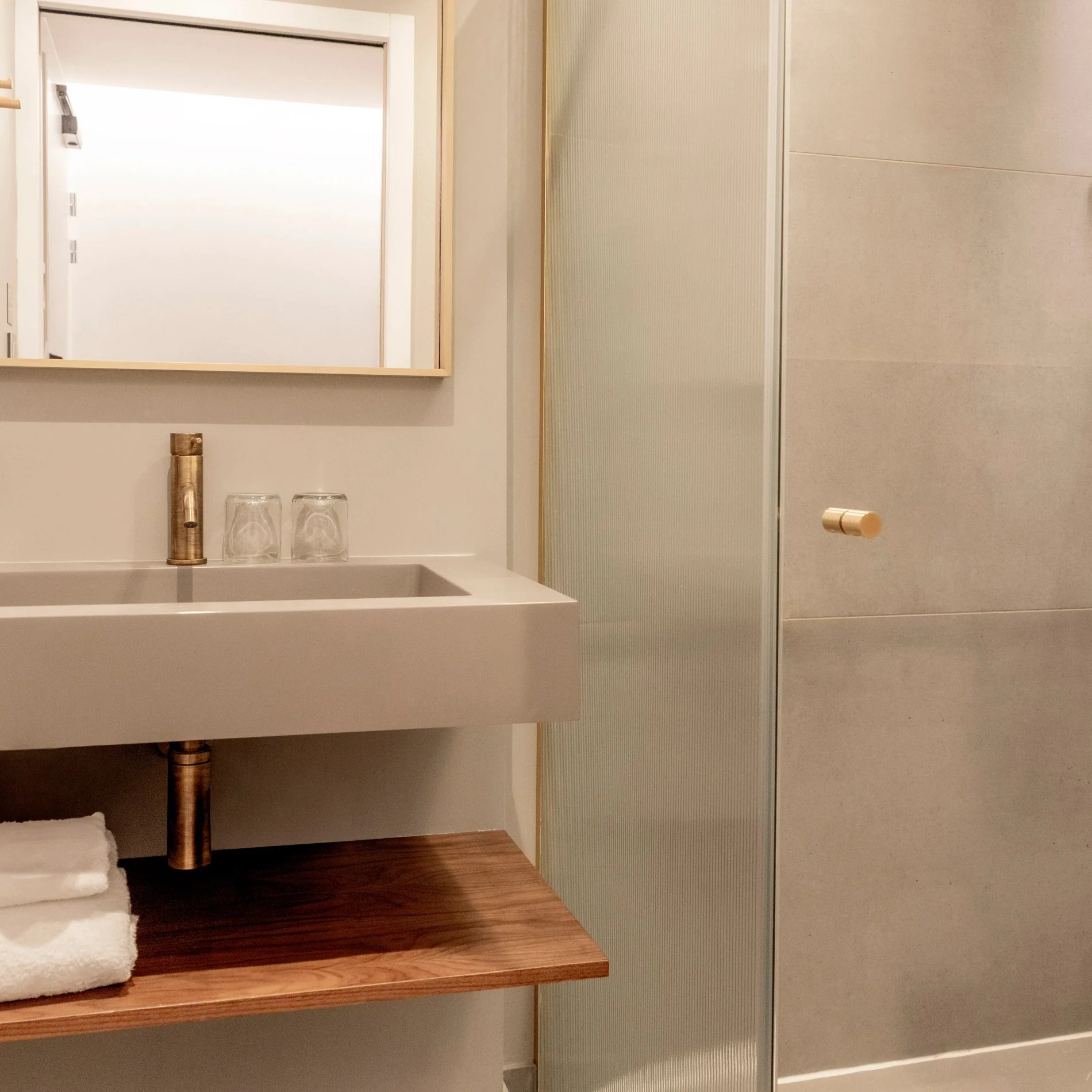 f93c8be3-1870-4916-b5d8-990db33bd28d