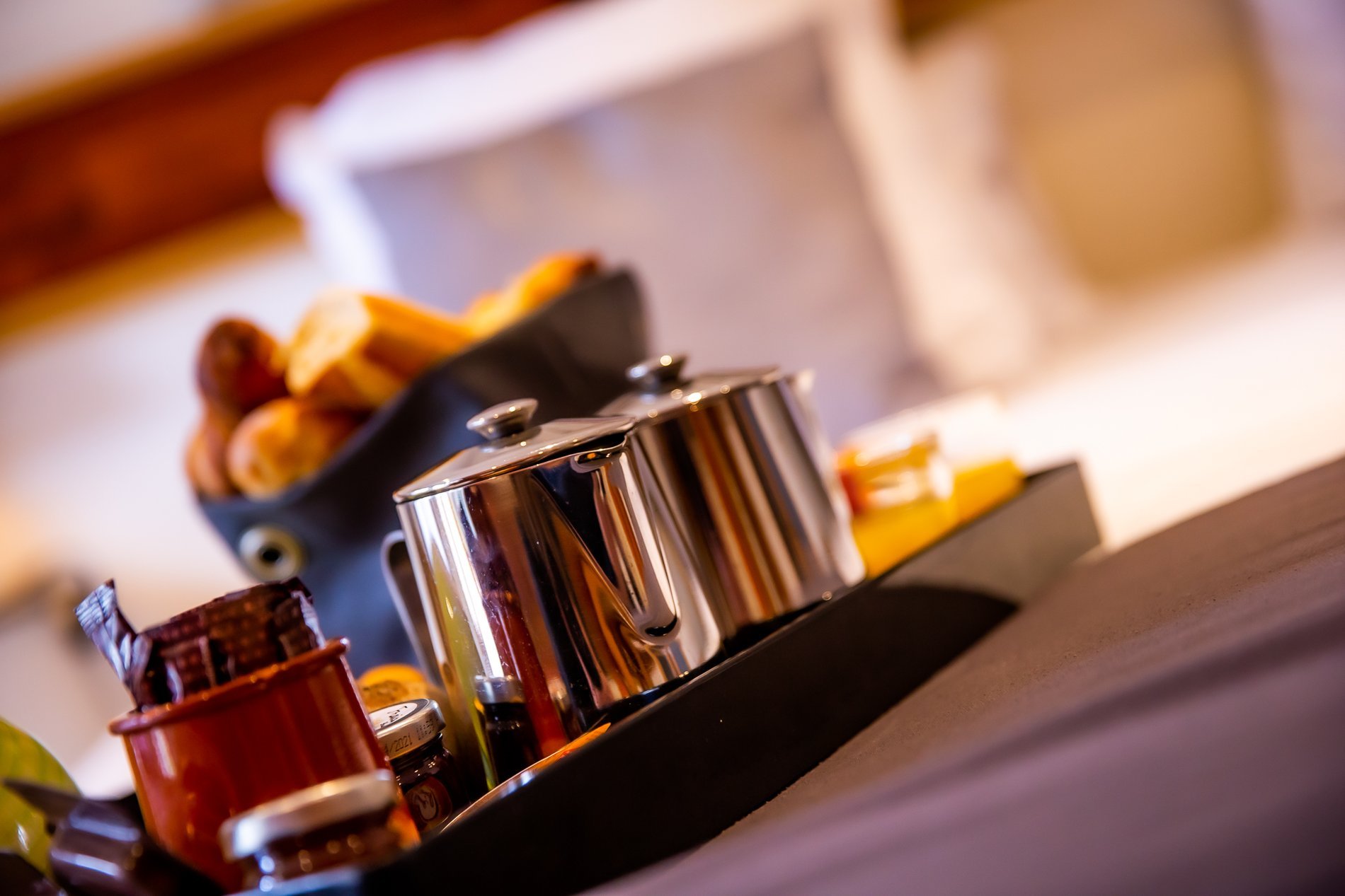 Chambre baldaquin romantique pour votre séjour en amoureux dans notre hôtel-spa-restaurant en Normandie près de Deauville et de Caen à Pont-L'Evêque