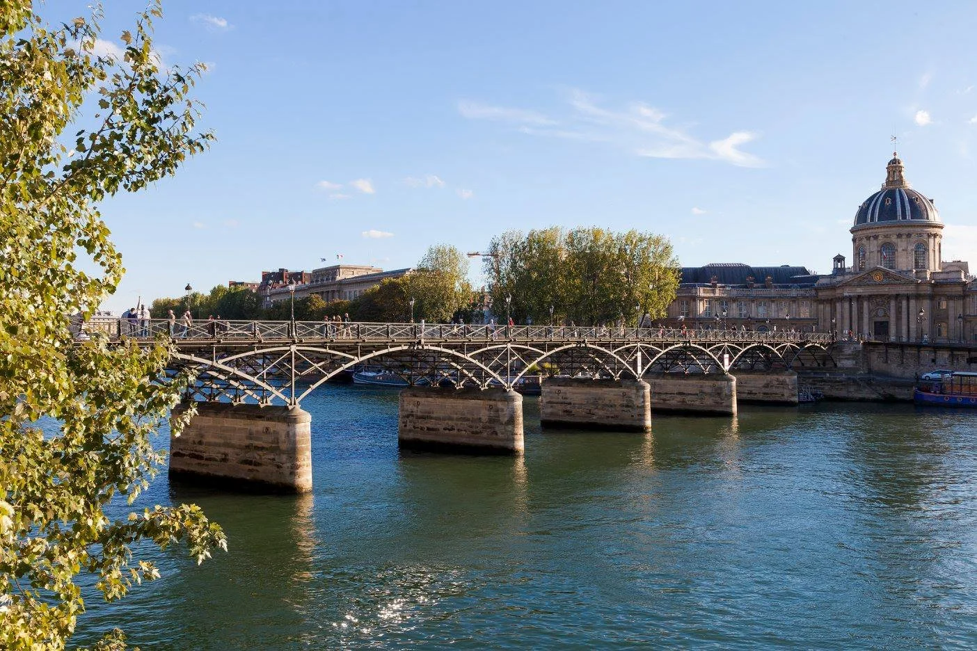 Vue depuis le Timhotel sur la Seine et le Pont des Arts