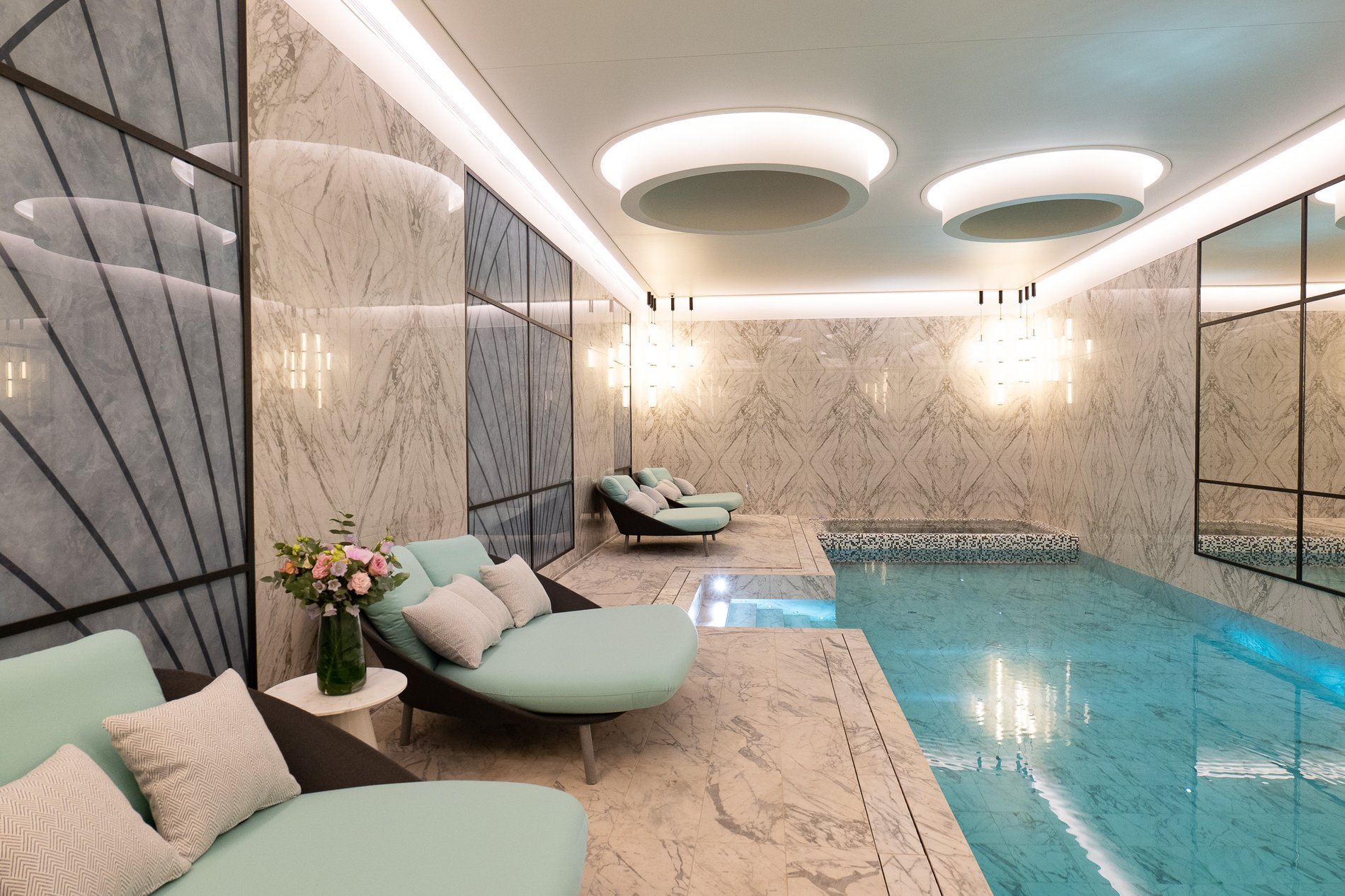 Maison Albar - Le Victoria | Piscine intérieure avec fauteuils relaxants