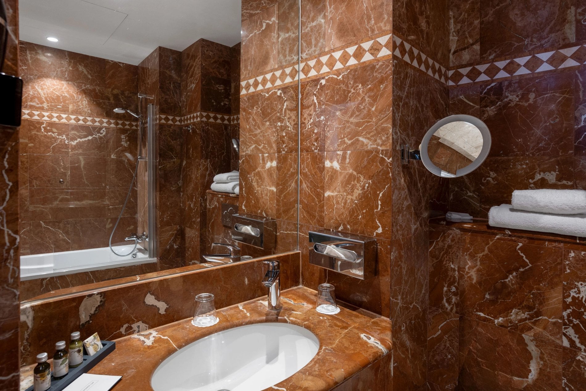 fcc6e08c-5704-4bcc-8191-eb3d8423e5d8