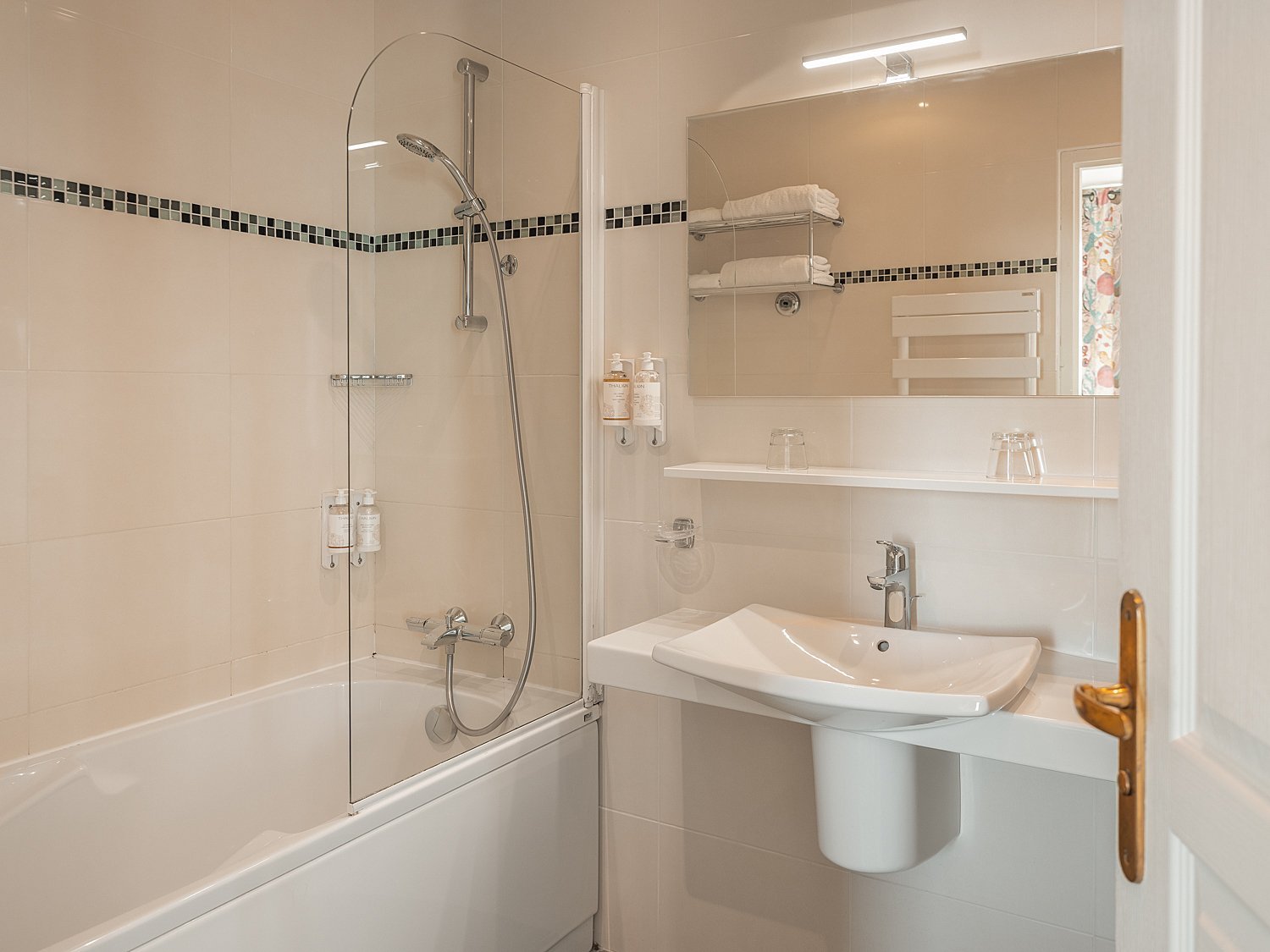 fea08407-8df3-4ce4-b7d3-f4624a4d5d4d