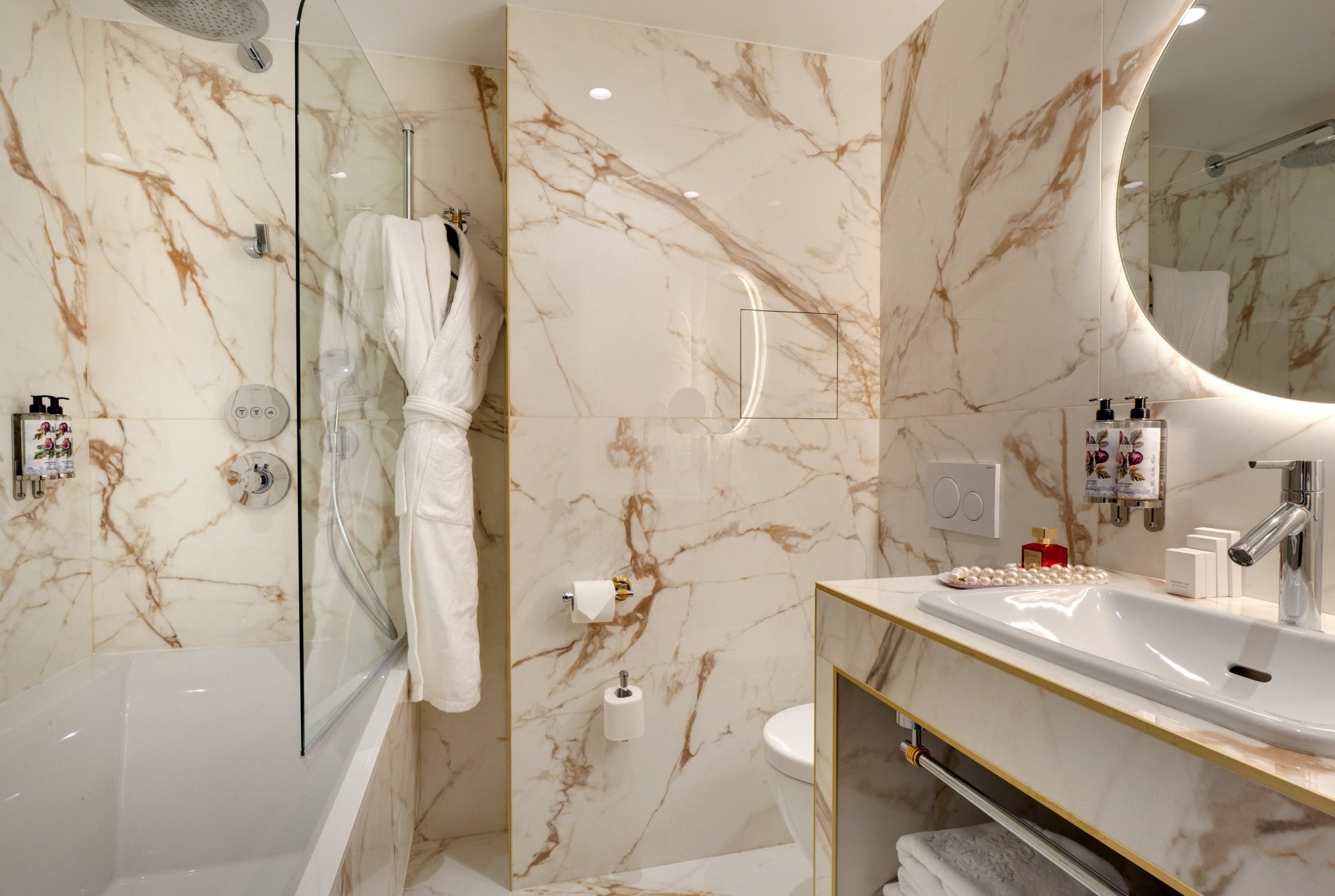 feb8036a-86a5-4012-bb85-3b1851e9f478