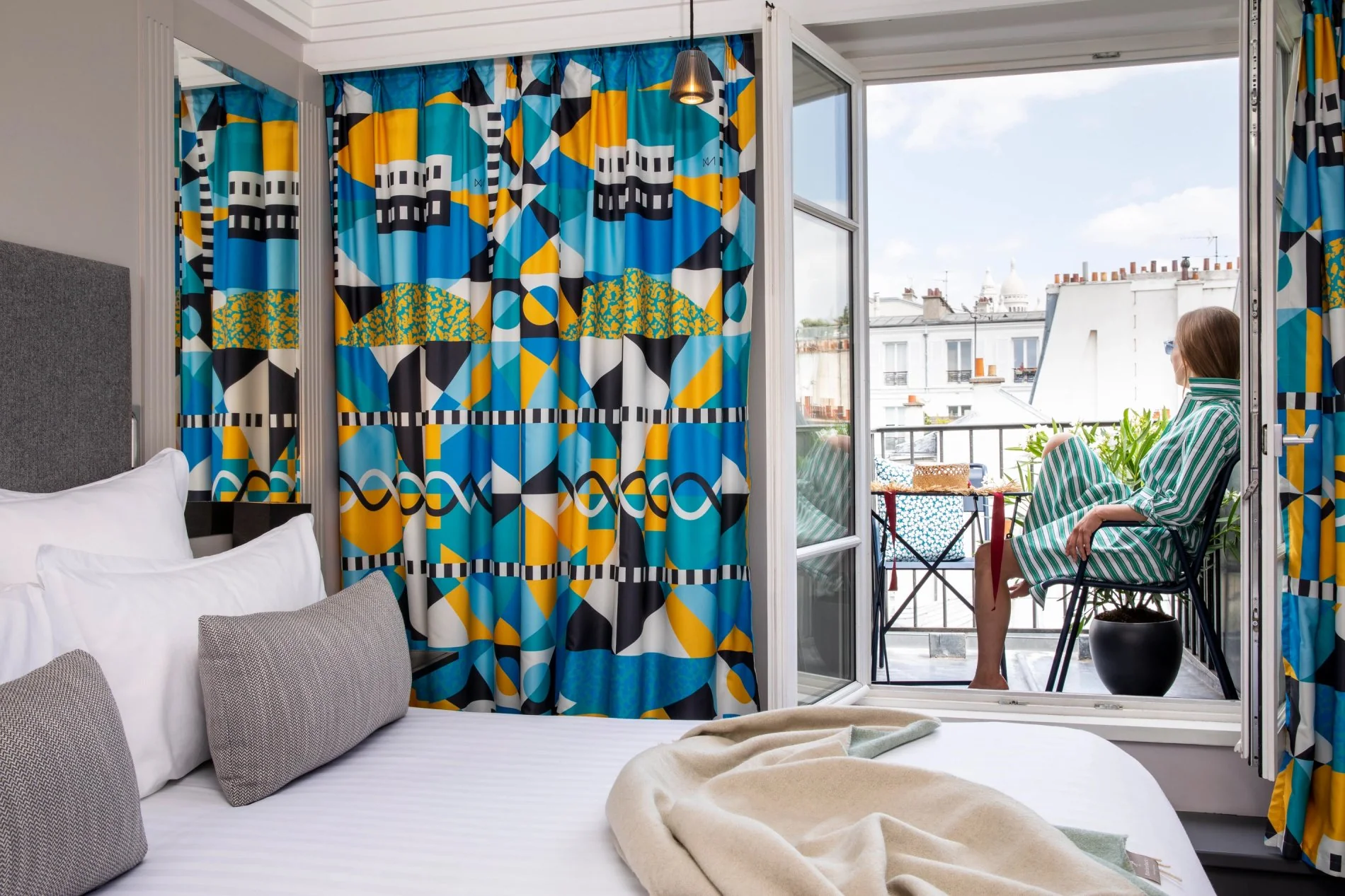 Hotel les Matins de Paris Deluxe Room Balcony