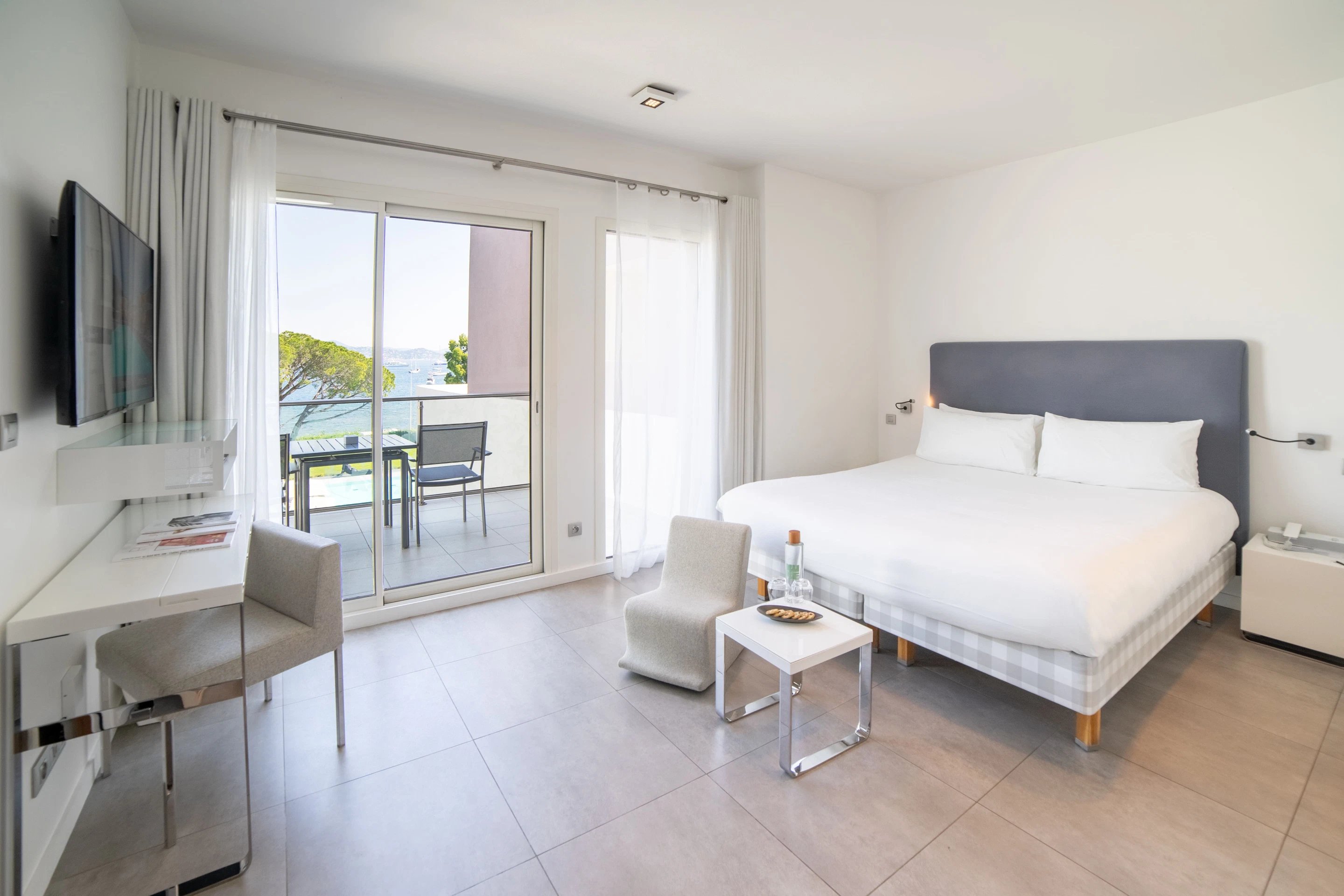 Chambres et Suites WHITE - Kube Hotel Saint-Tropez - Sud de la France