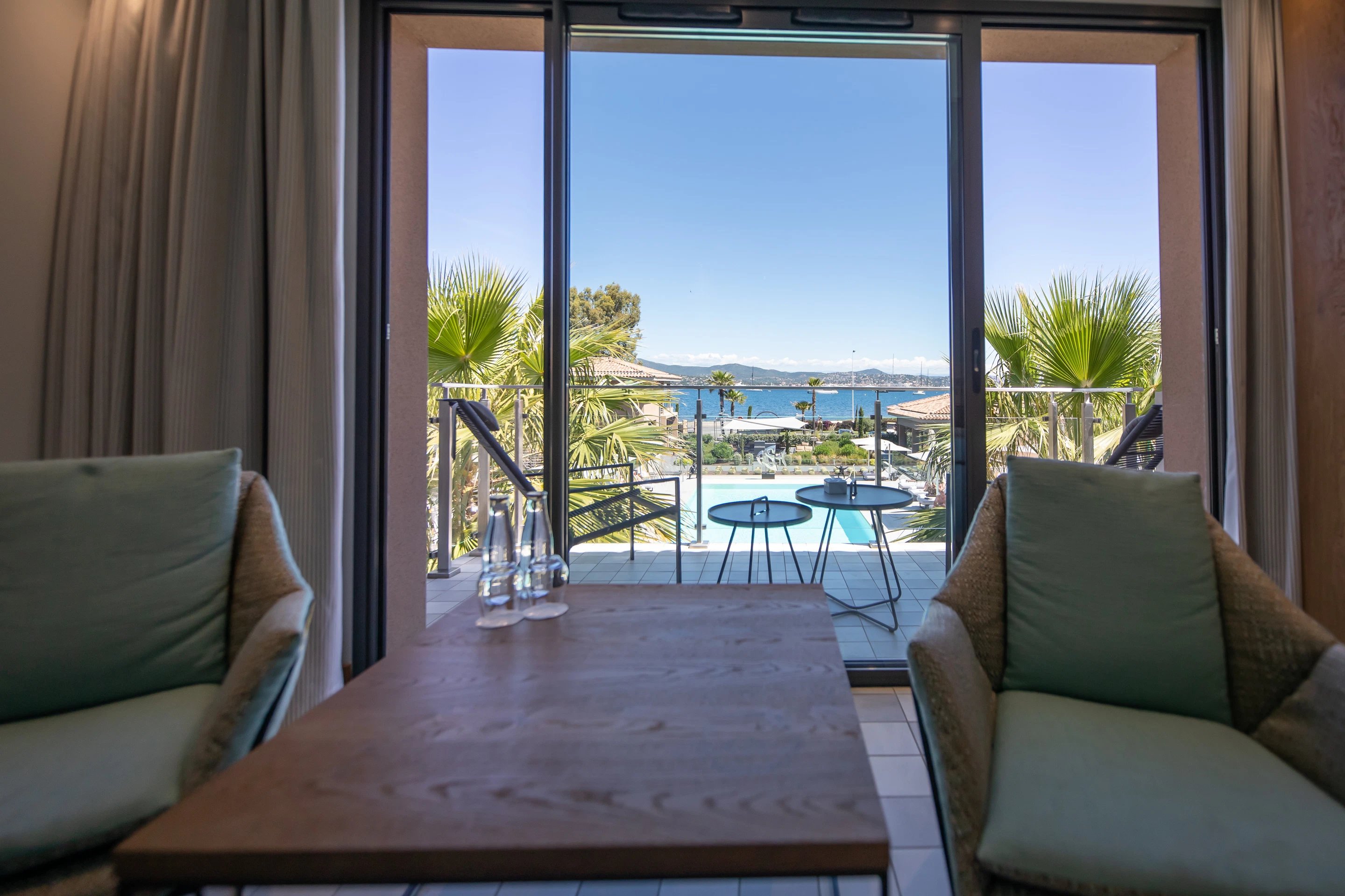 Kube Saint-Tropez - Deluxe WOOD Sea Room - Living Room - Sea View