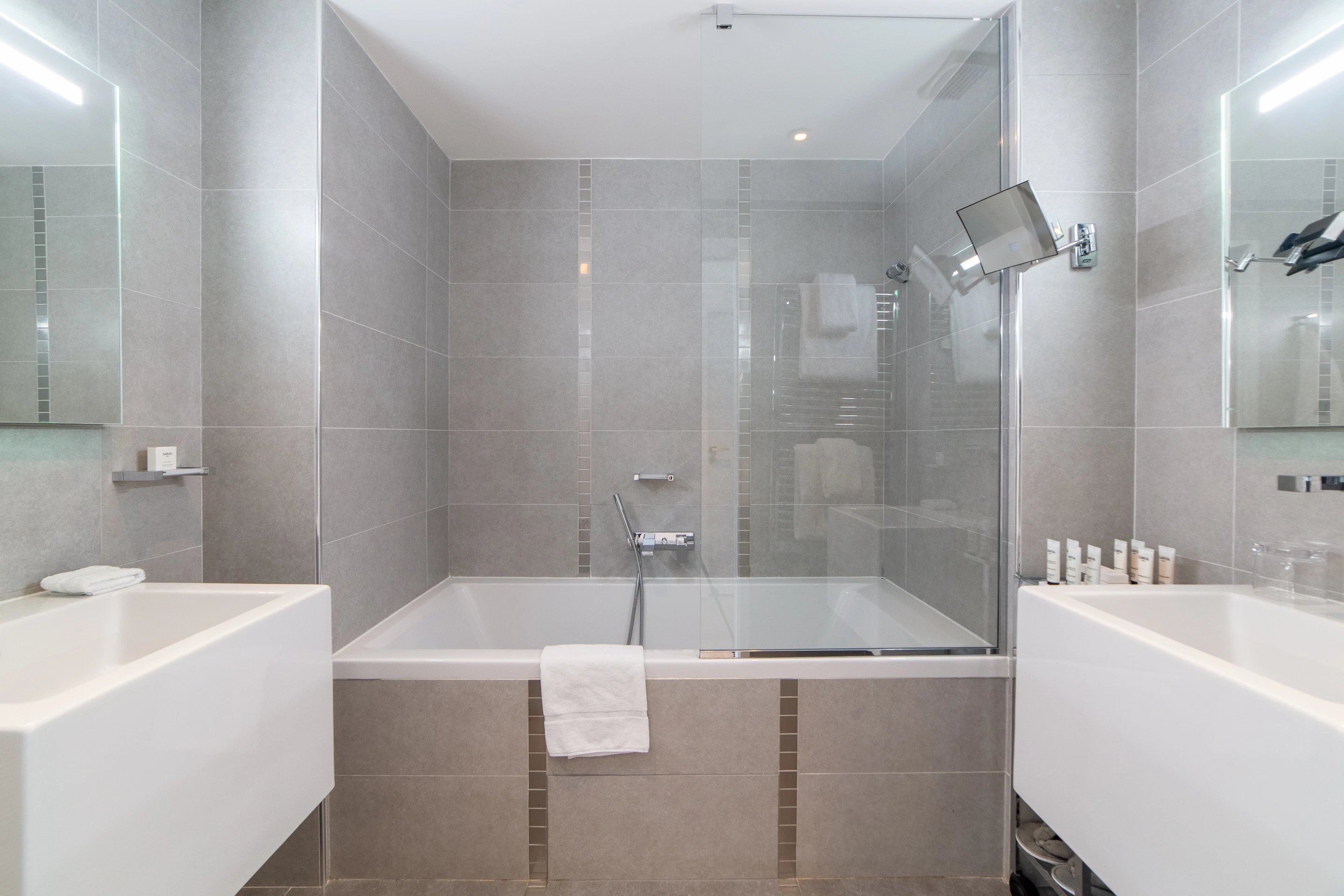 Kube Saint-Tropez - Junior Suite WHITE - Bathroom