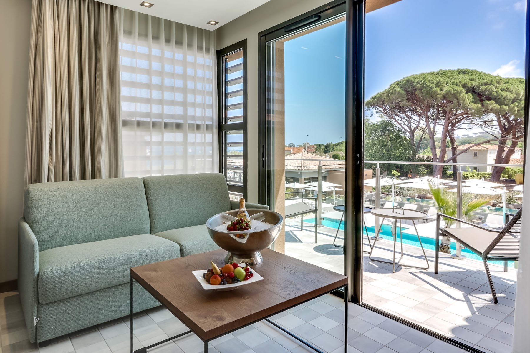 Chambre vue piscine - Kube Hotel Saint-Tropez - Côte d'Azur