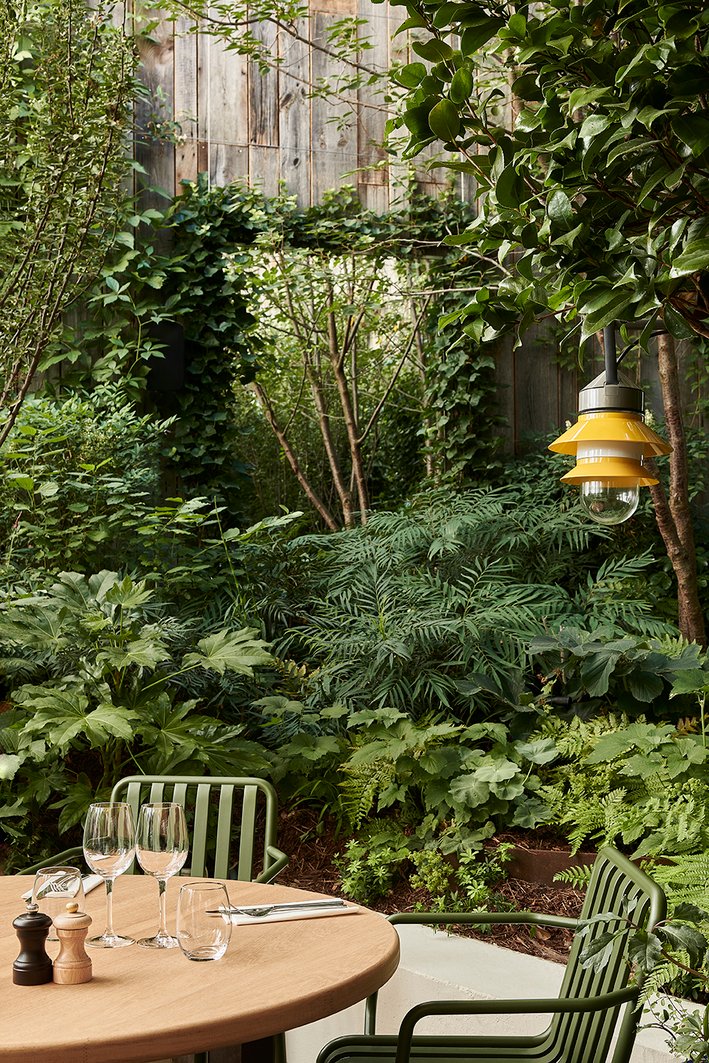 Boutique hôtel design Paris France Moulin Rouge Le Ballu 4 étoiles jardin restaurant chef Michaël Riss