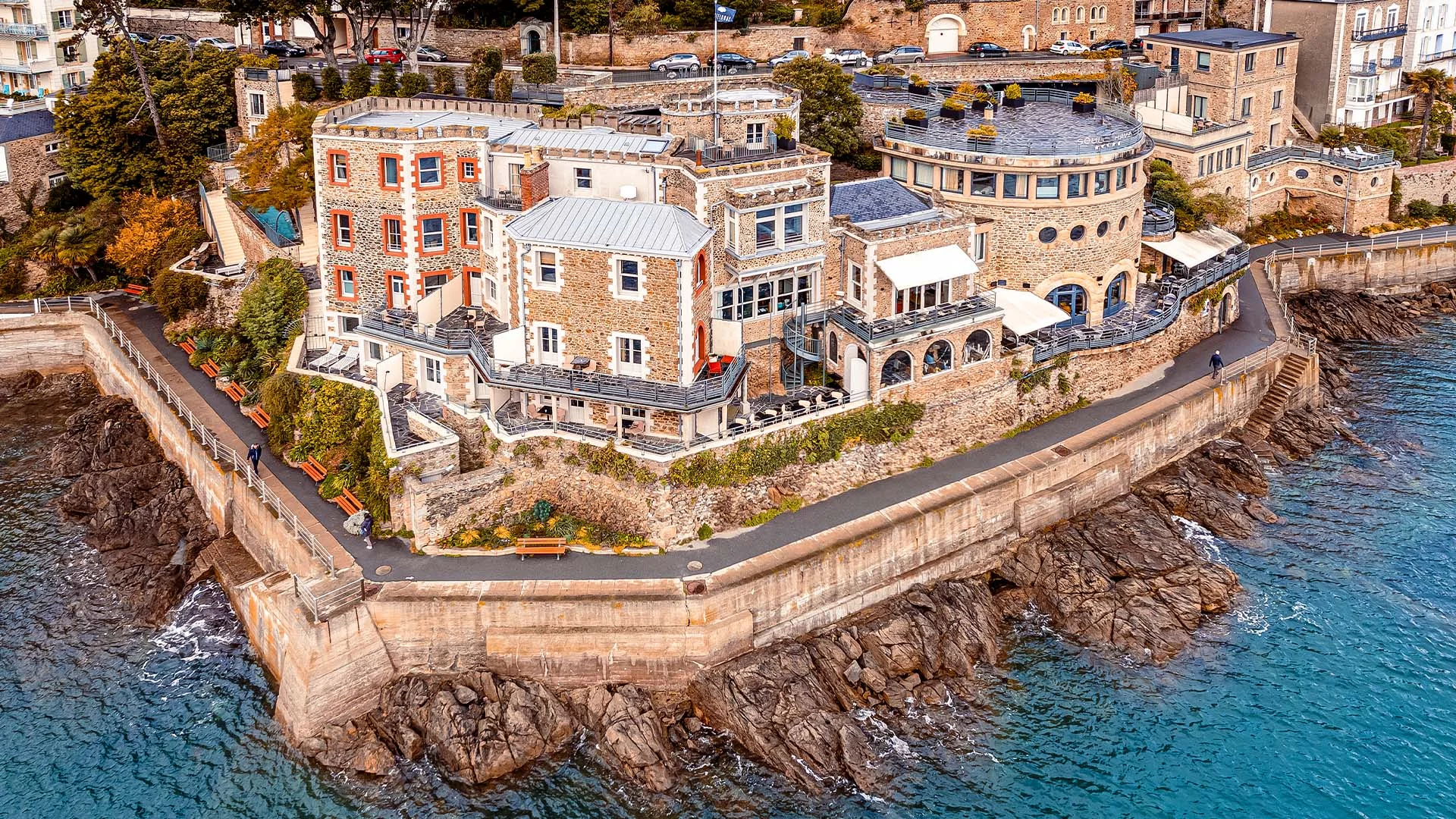 Hôtel Bretagne - Dinard - Castelbrac - vue aérienne facade