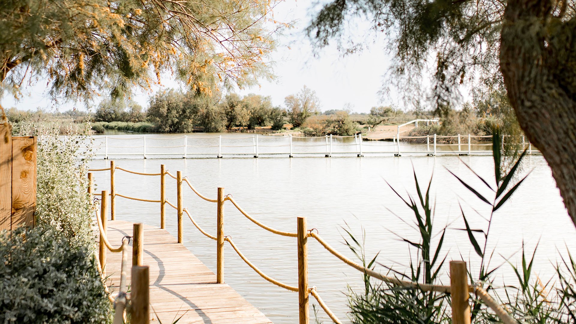 Boutique hôtel de luxe Camargue France - Mas de la Fouque – chambre suite roulottes terrasse champagne séjour romantique