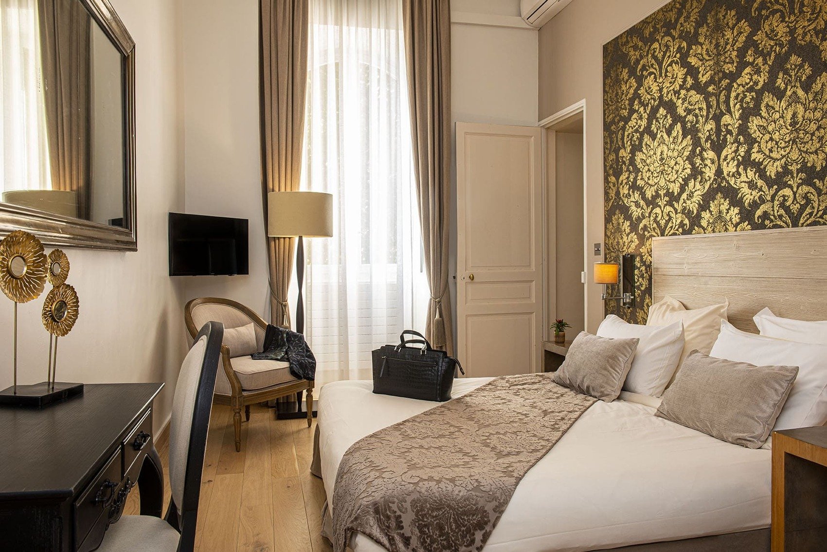 Boutique-hôtel 5* en Provence - Château de Massillan - Chef Mickael Furnion - restaurant étoilé Le M - chambre