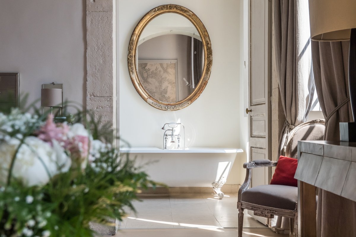 Boutique-hôtel 5* en Provence - Château de Massillan - Chef Mickael Furnion - restaurant étoilé Le M - chambre