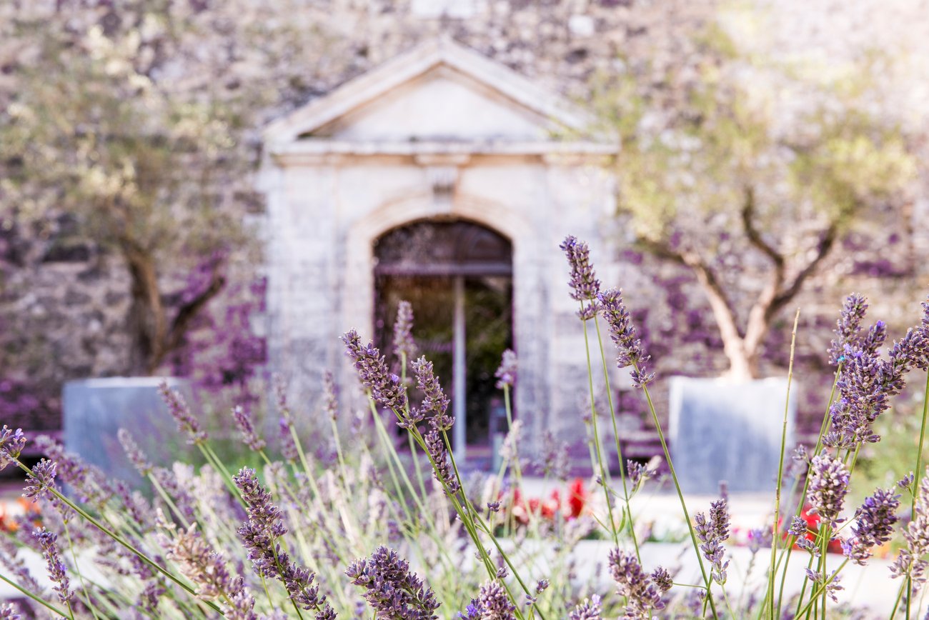 Boutique-hôtel 5* en Provence - Château de Massillan - Chef Mickael Furnion - restaurant étoilé Le M - jardin
