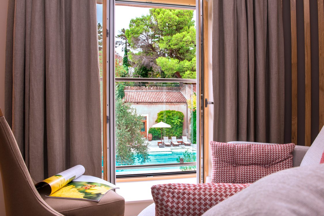 Boutique-hôtel 5* en Provence - Château de Massillan - Chef Mickael Furnion - restaurant étoilé Le M chambre