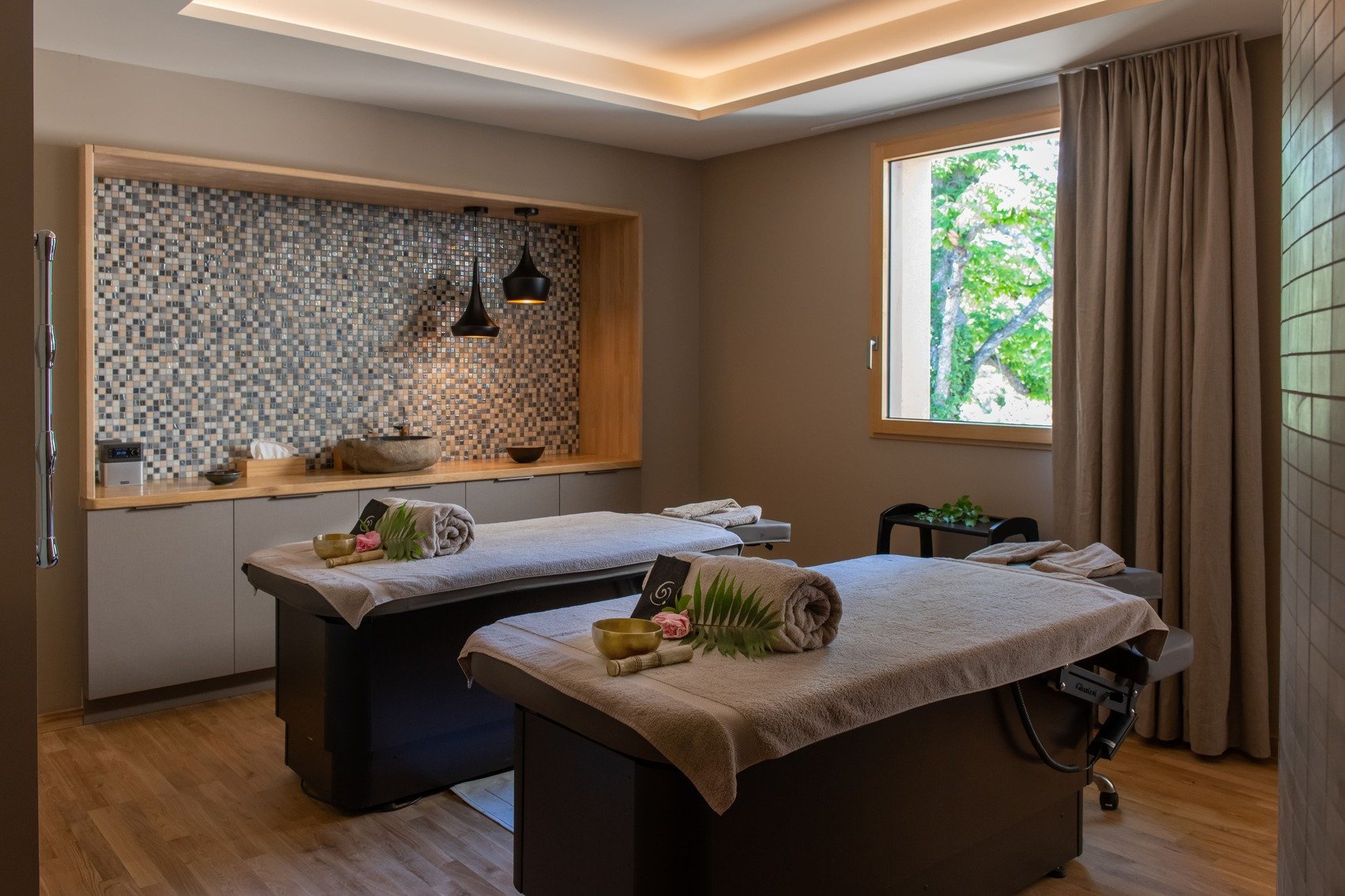 Boutique-hôtel 5* en Provence - Château de Massillan - Chef Mickael Furnion - restaurant étoilé Le M - bien-être