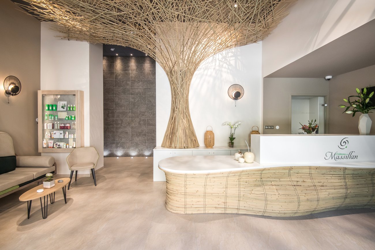 Boutique-hôtel 5* en Provence - Château de Massillan - Chef Mickael Furnion - restaurant étoilé Le M - réception