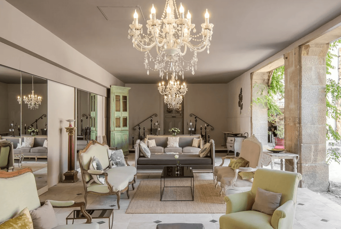 Boutique-hôtel 5* en Provence - Château de Massillan - Chef Mickael Furnion - restaurant étoilé Le M - hall