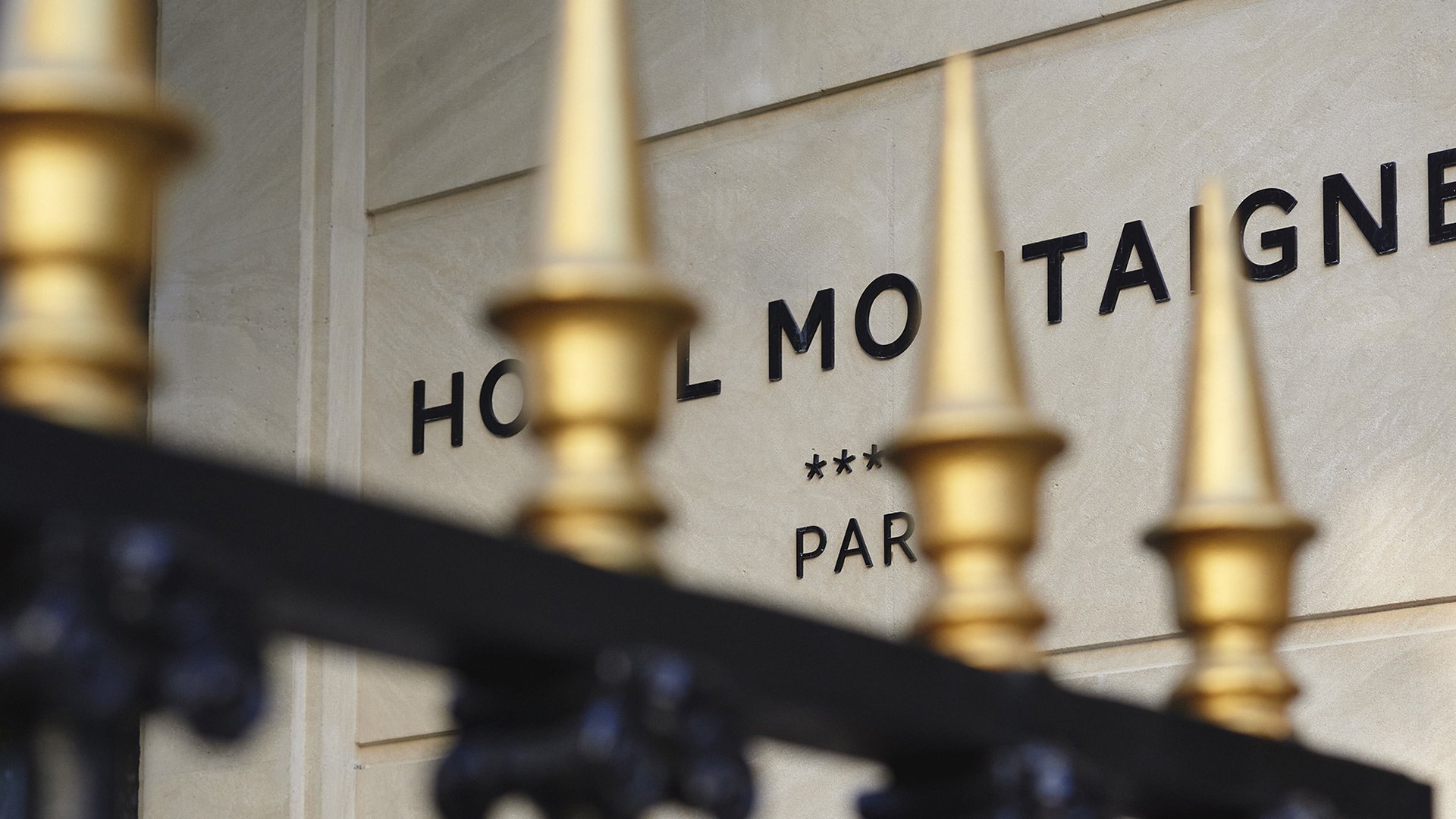 Hôtel Montaigne - Paris, Ile-de-France - Enseigne