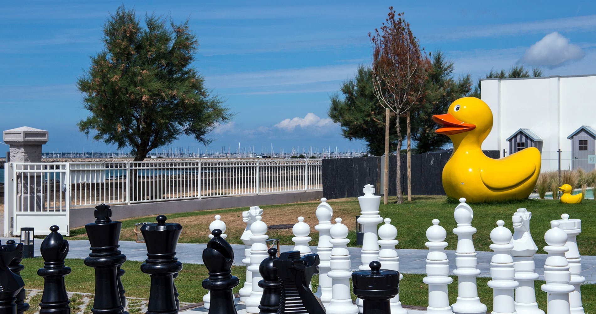 Hôtel de luxe Château des Tourelles Relais Thalasso Pornichet - Baie de la Baule 4 étoiles Thalasso Spa Baie de La Baule France jardin échecs