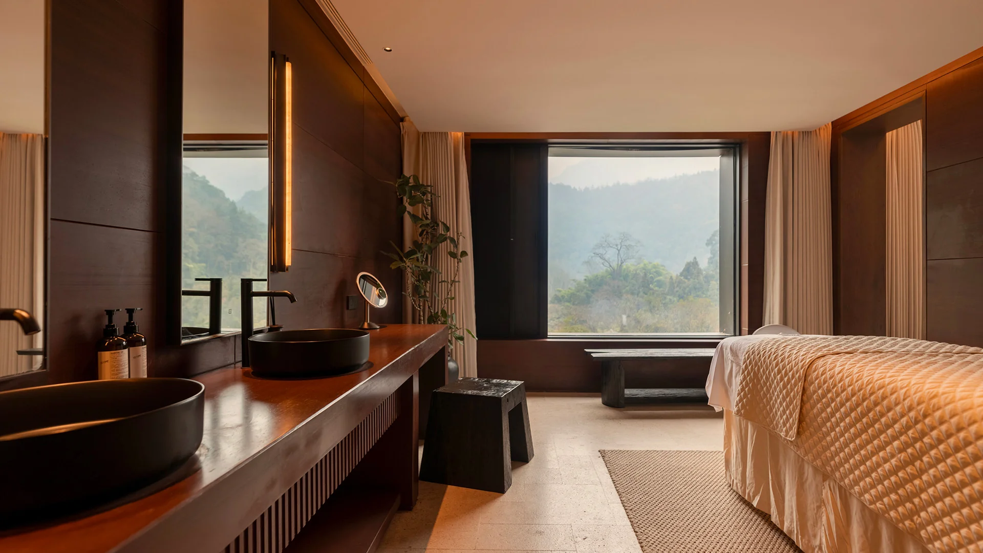 Zoland Resort Hotel - bedroom