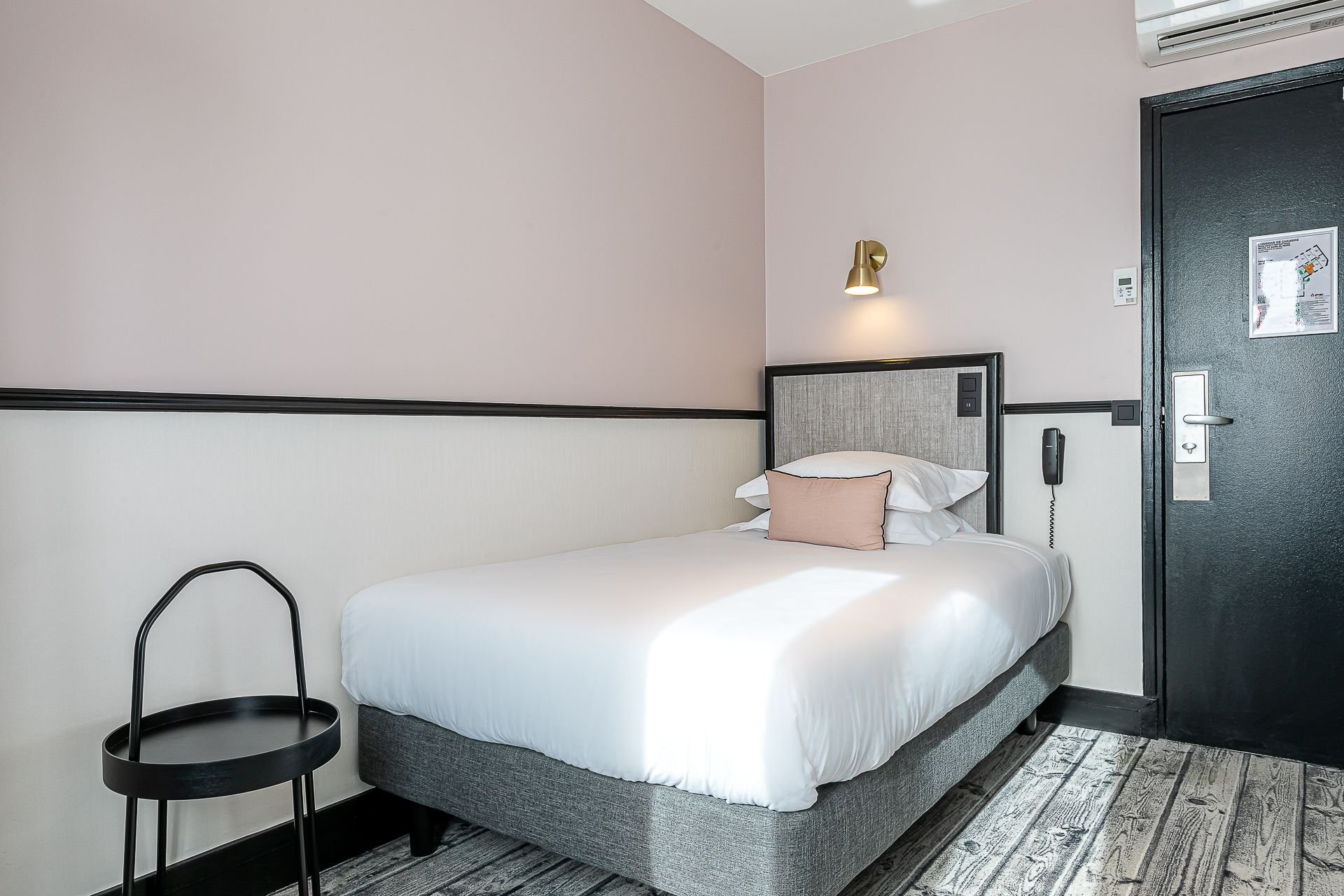 209/Chambres/Single/Hotel_AT_Gare_du_Nord_Single_2.jpg