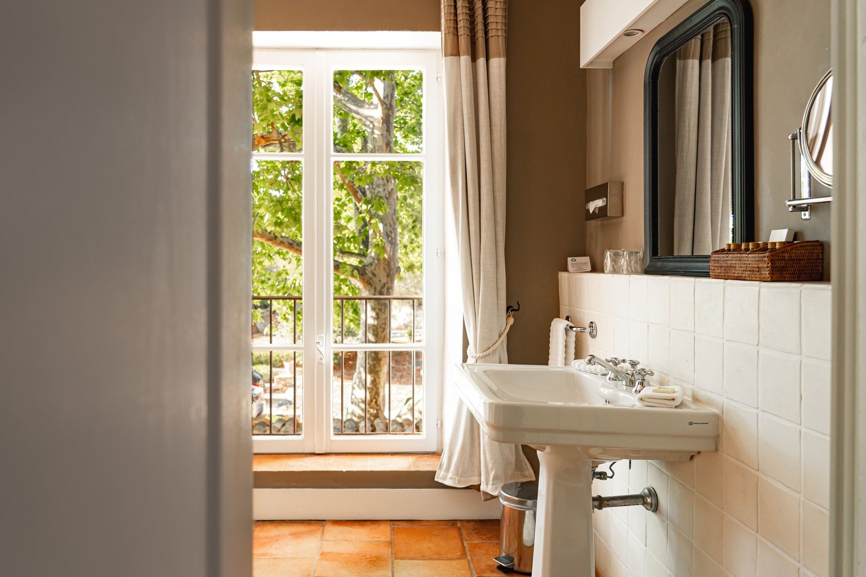 Boutique hôtel de luxe Mas de Chastelas 5 étoiles Saint-Tropez France chambre suite salle de bain
