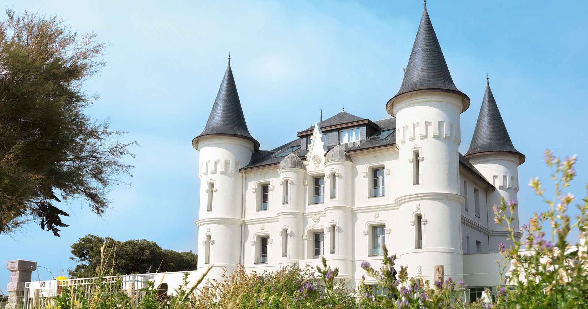 luxury hotel Château des Tourelles Hôtel 4 stars Thalasso Spa La Baule France facade
