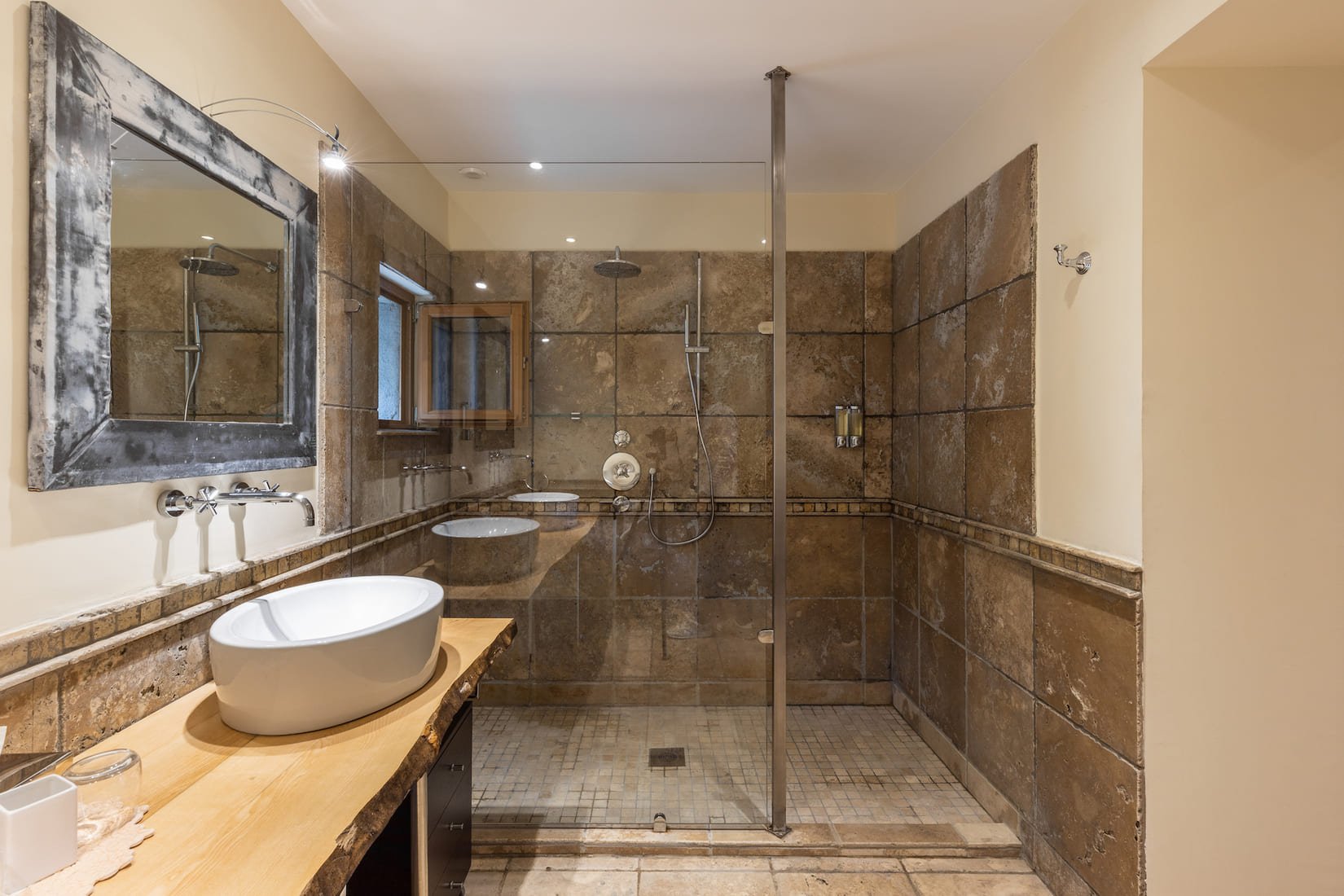 WAYA à Domaine Saint Domingue - salle de bain luxe - propriété