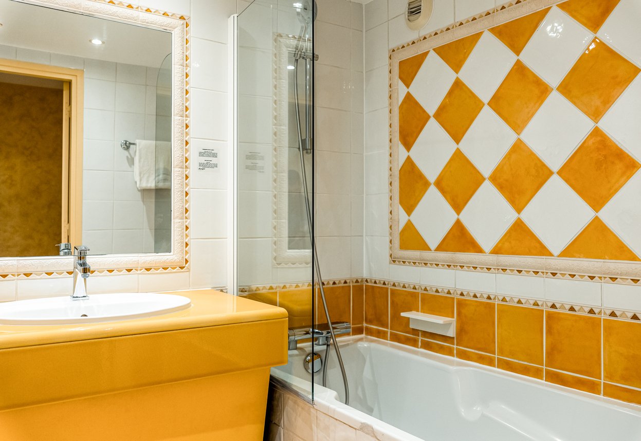 Villa Beaumarchais - Chambre Double ou Twin Supérieure - Bathroom
