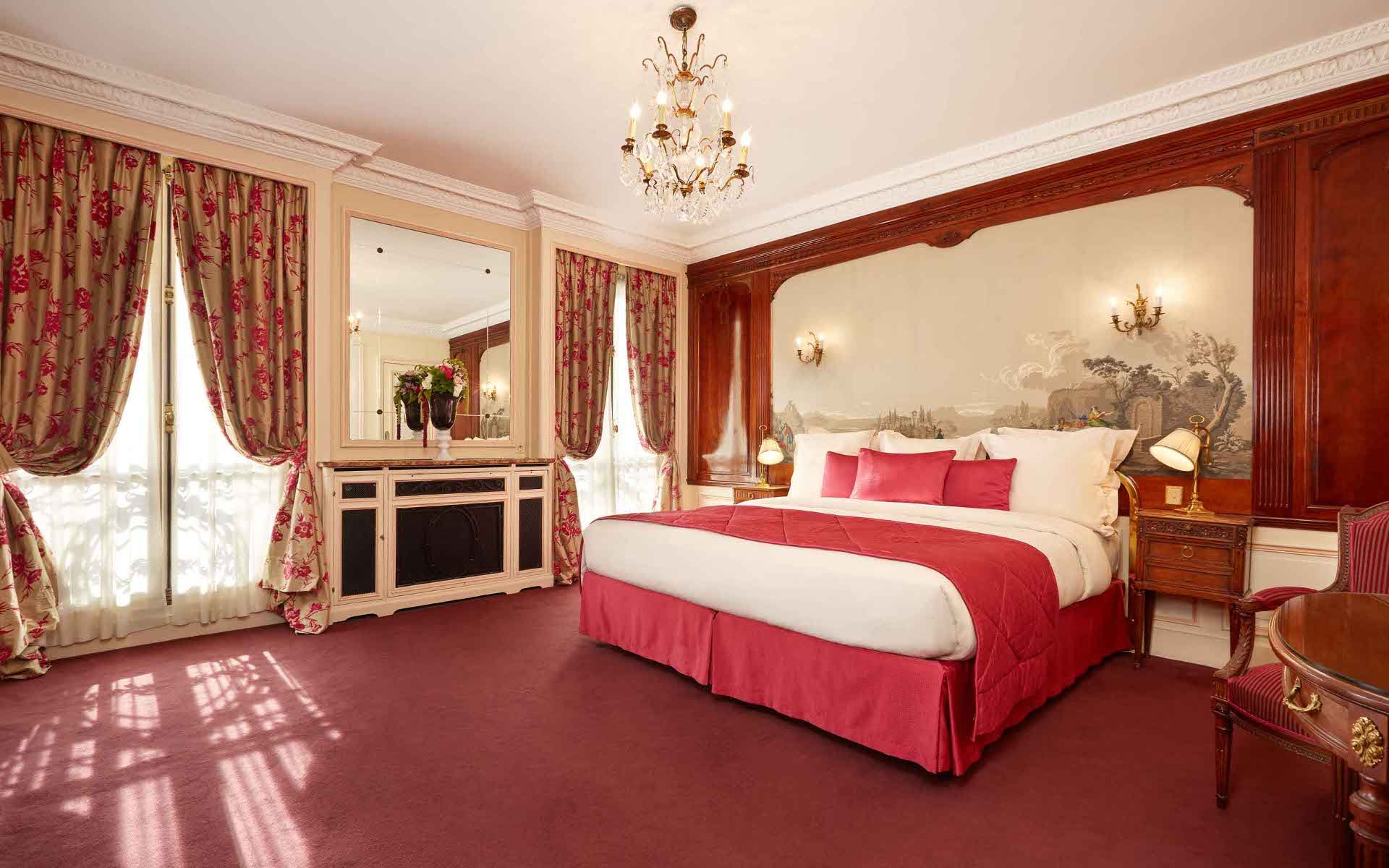 Premium room. Отель Рафаэль Париж. Hotel Raphael (Paris, Avenue Kleber,17). Красивая комната в отели в Париже. Отель «Мажестик» на Авеню Клебер.