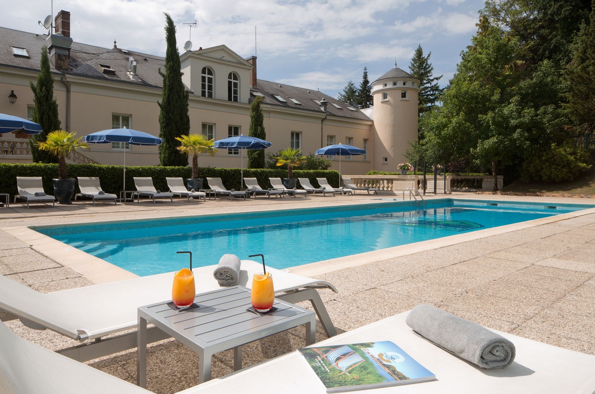 Domaine de Vaugouard | Castle with swimming pool near Paris