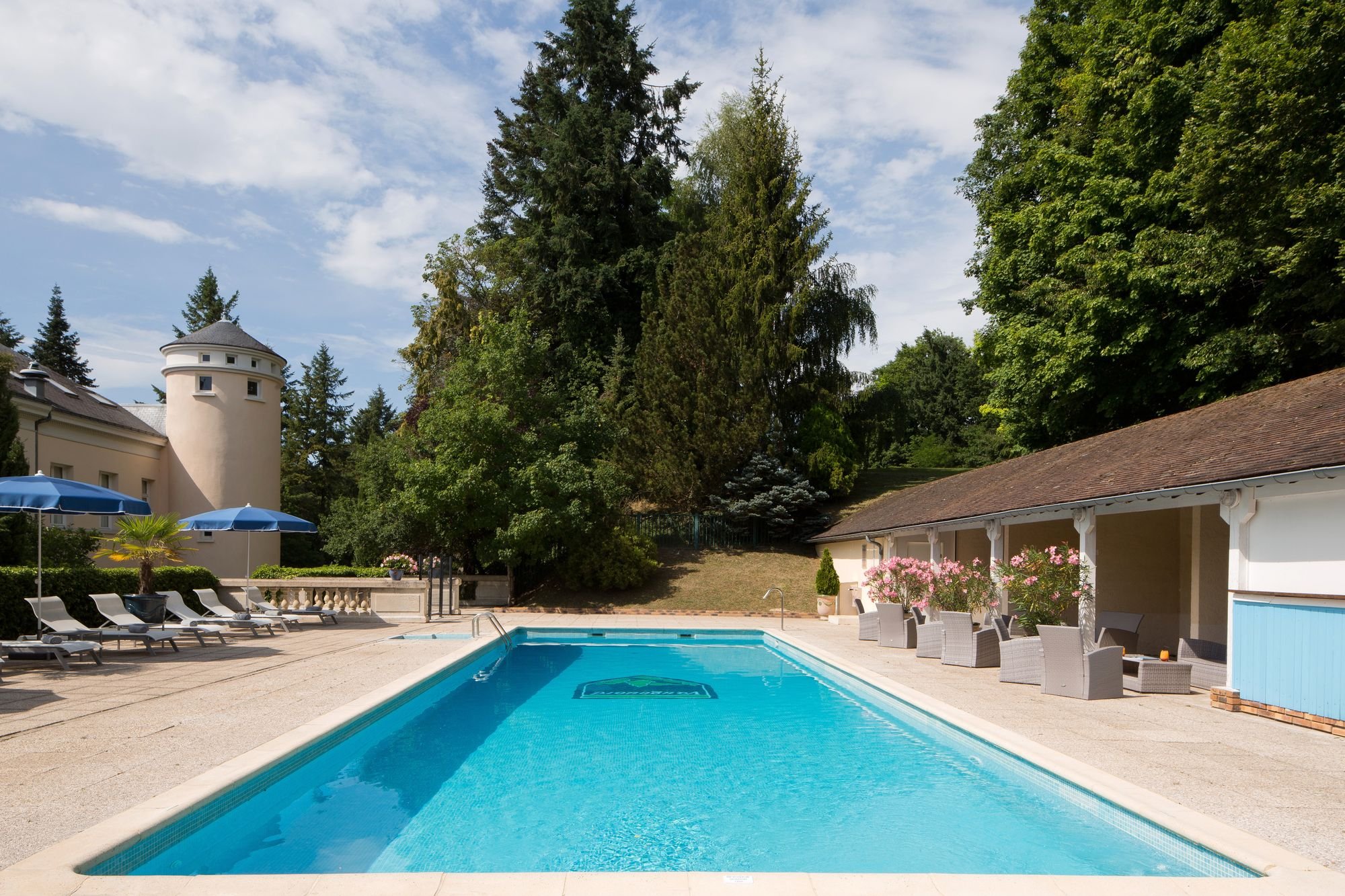 Domaine de Vaugouard **** | Orleans France Hotels | Swimming pool