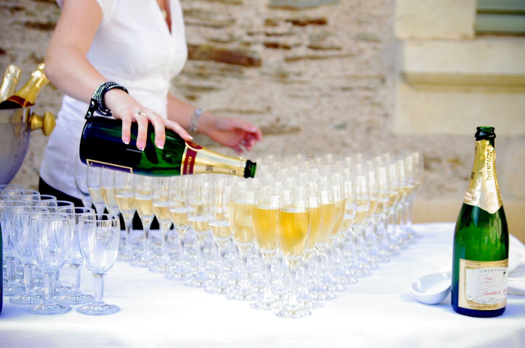 280/Chateau_Perriere/Mariages/mariage_champagne.jpg