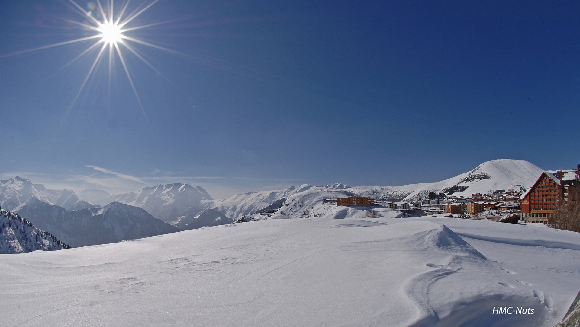 Vue ensoleillée sur l'Alpe d'Huez