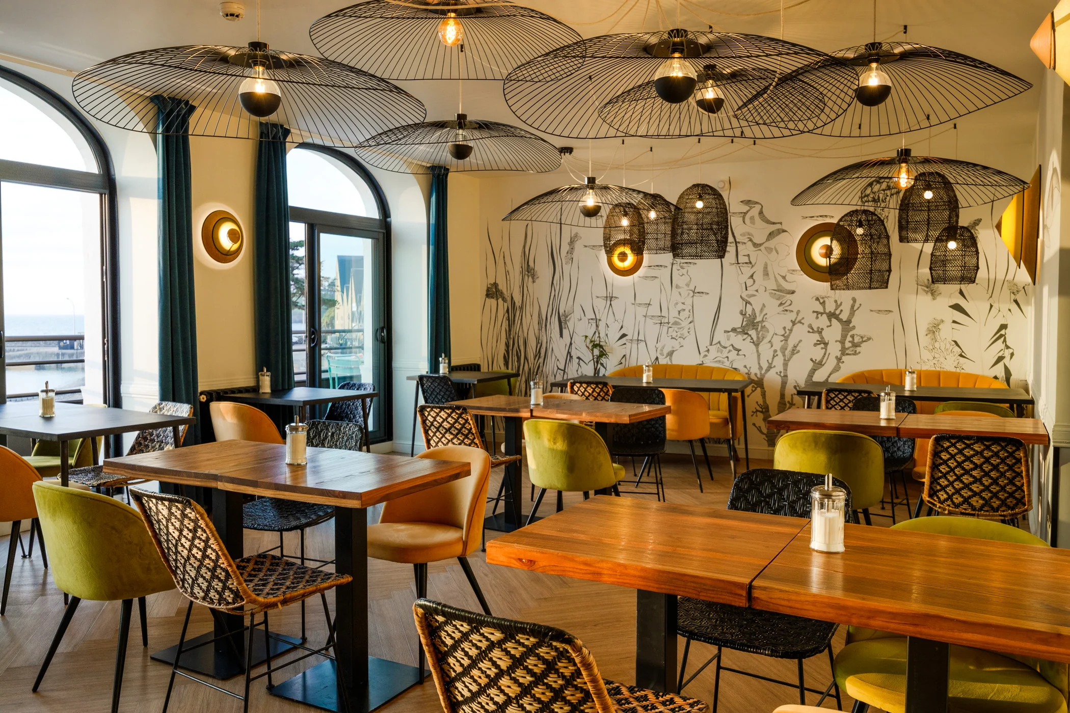 Restaurant dining room at the Grand Hôtel de Bretagne with elegant decor and harbour view in Le Palais
