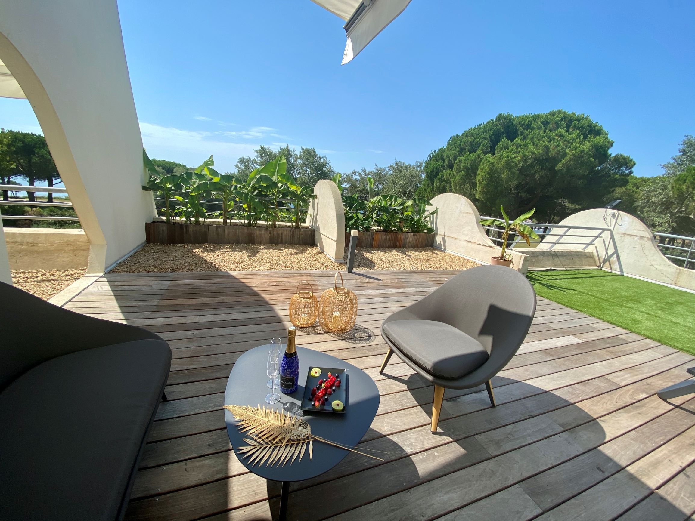 488/Photos/Chambres/SUITE_LUXE/TERRASSE-SUITE-LUXE1.jpg