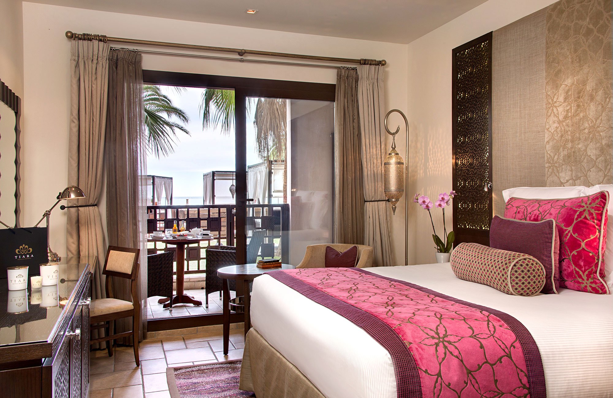 Miramar Beach Hotel & Spa - Superior Room - Bed