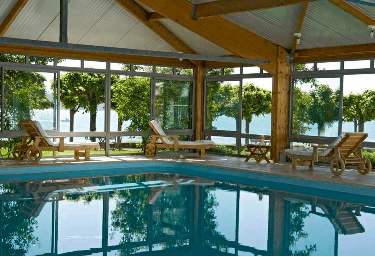 Grand Hôtel des bains | Seaside hotel swimming pool Brittany